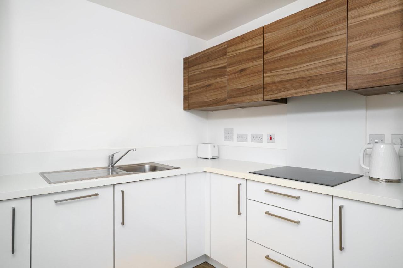 Stylish Fully-Equipped One Bedroom Apartment With Extra Sofa Bed, Free Secure Parking, Onsite Gym, 24Hr Security & Concierge London Kültér fotó