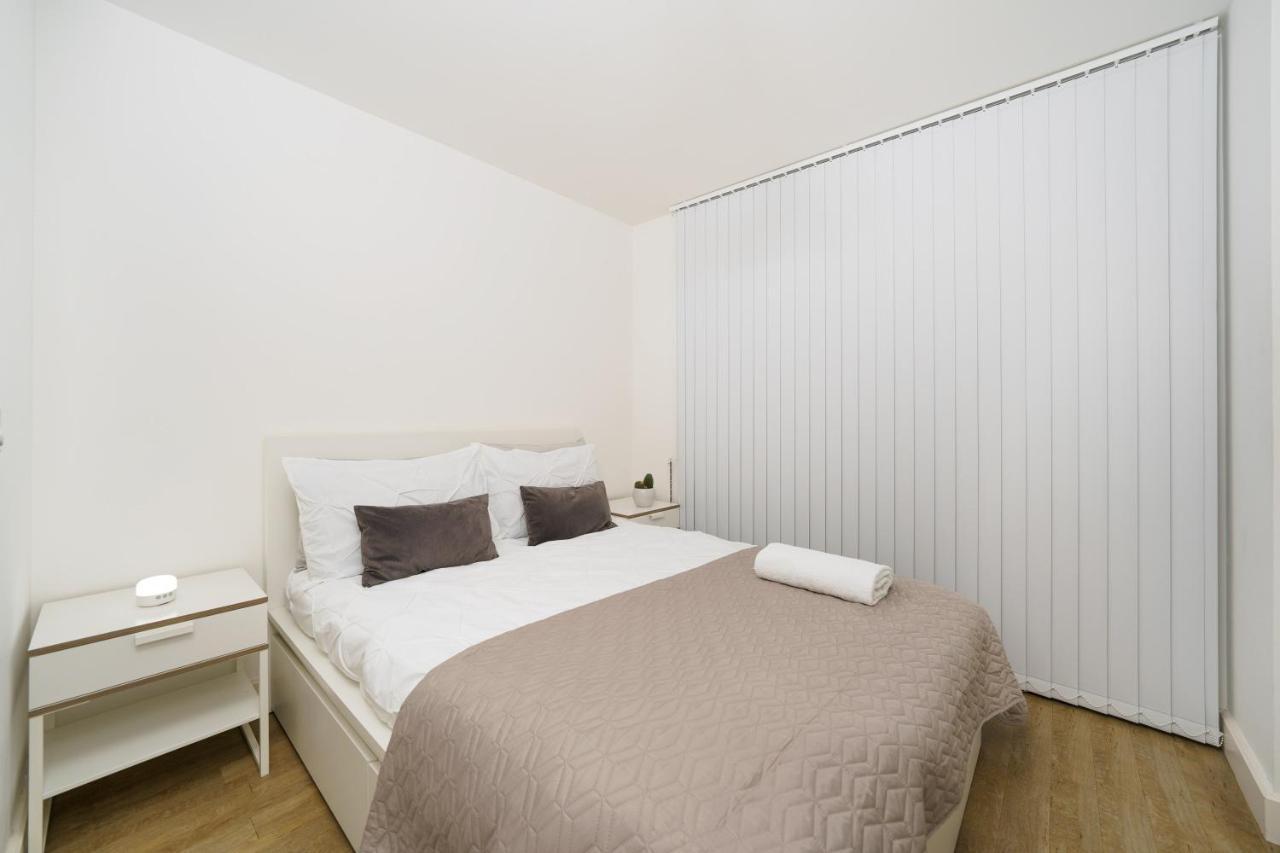 Stylish Fully-Equipped One Bedroom Apartment With Extra Sofa Bed, Free Secure Parking, Onsite Gym, 24Hr Security & Concierge London Kültér fotó